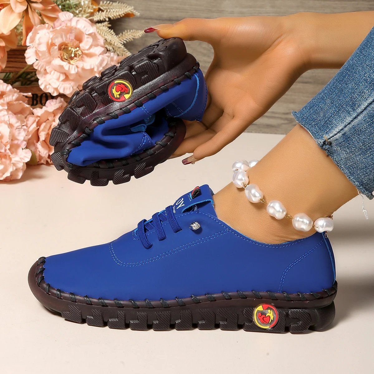 2026 New Handmade Soft Leather Stitched Flats, Casual Cow Muscle Sole, Comfortable Soft-Soled Shoes for Middle-Aged Moms