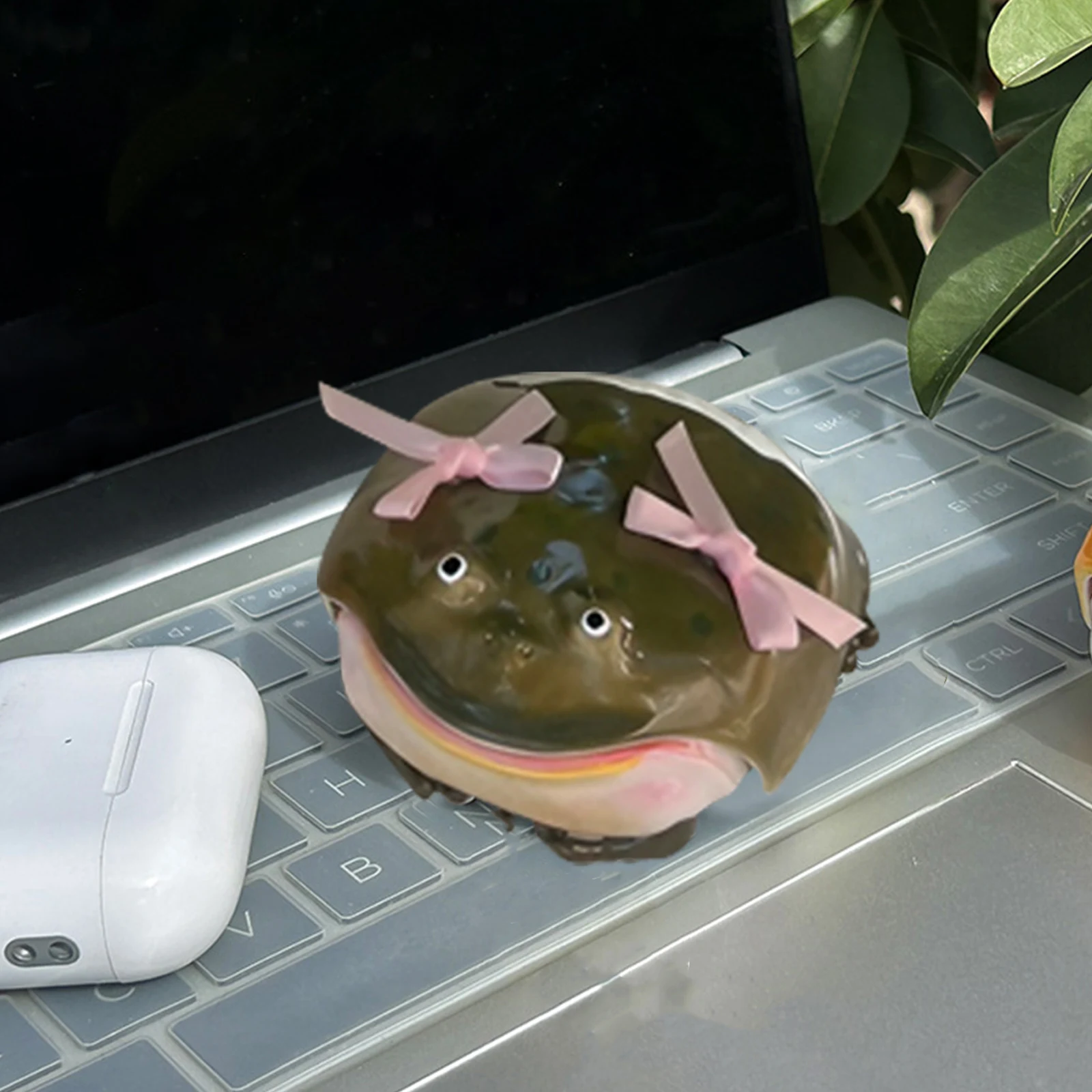 

Ugly Frog Handmade Earphone Protector Anti-Scratch Wireless Earphone Protect Case Creative Animals Earbuds Cover (Bow PRO PRO2)