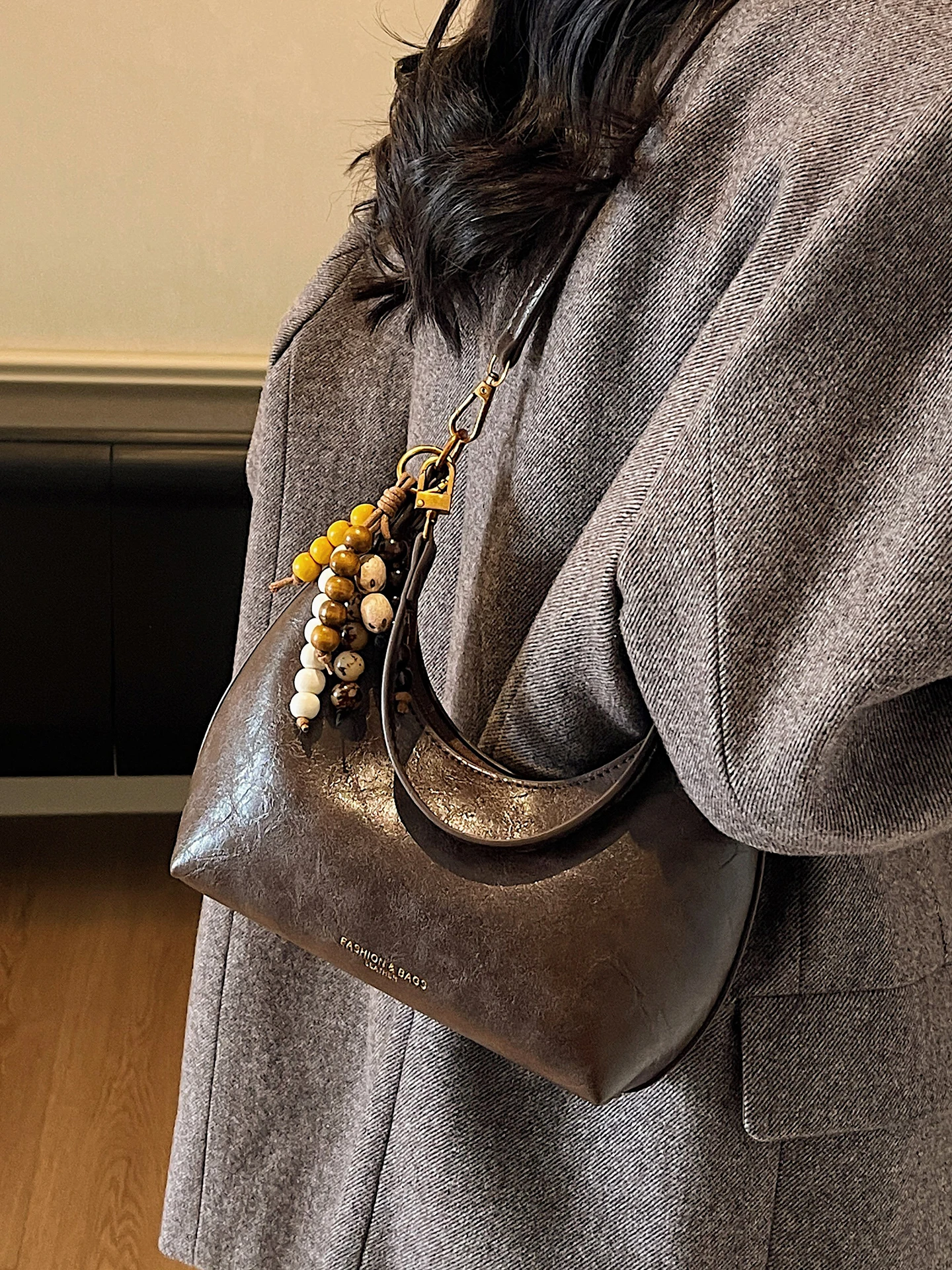 

Ретро-модная женская сумка 2026 года: трендовая сумка через плечо, городская сумка, сумка-багет, средний размер, полиэстер