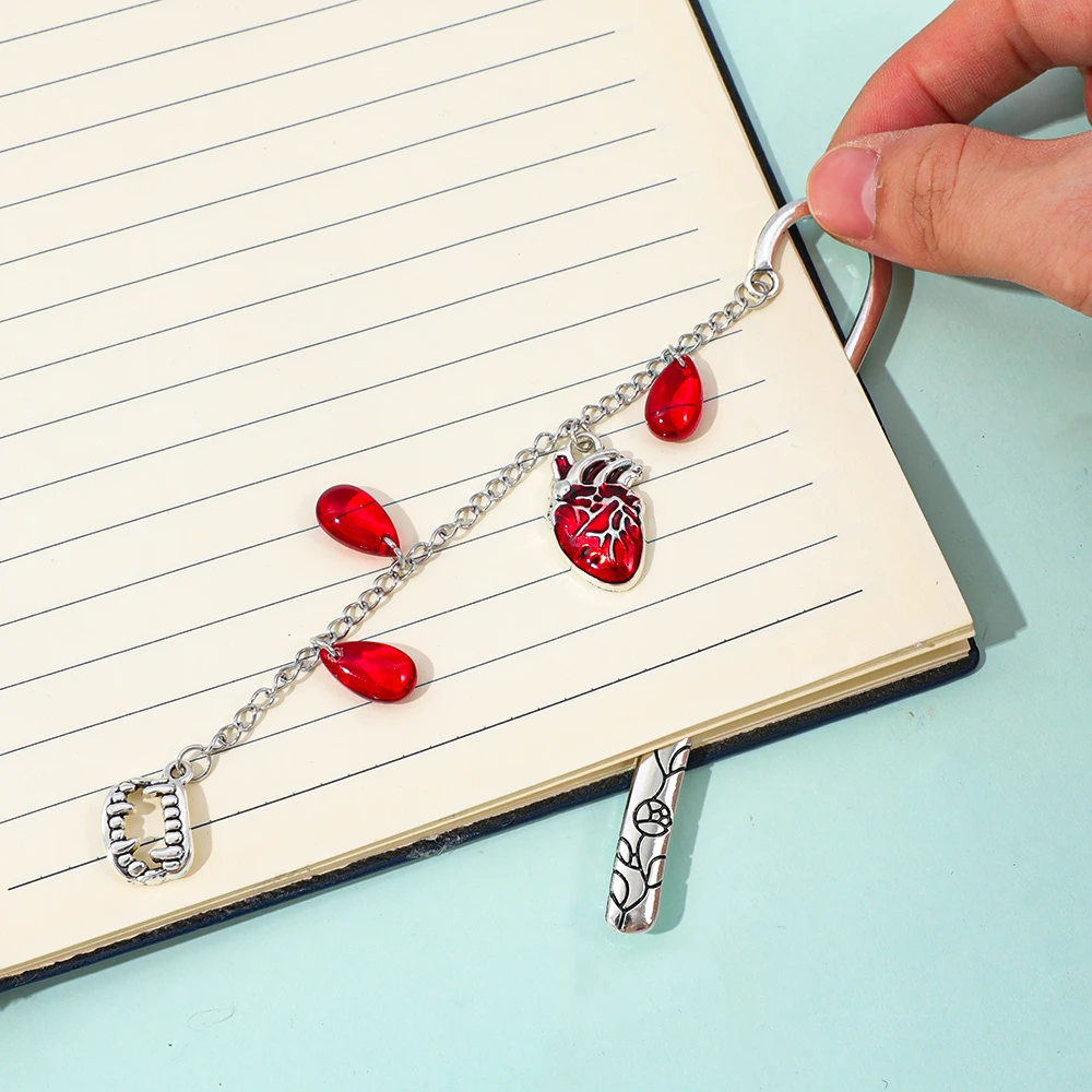 جمجمة مرجعية عتيقة، عنكبوت، مضرب، علامة مرجعية من سبيكة قلادة قطرة الدم، مع إشارة مرجعية لسلسلة الخرز، هدية الهالوين.