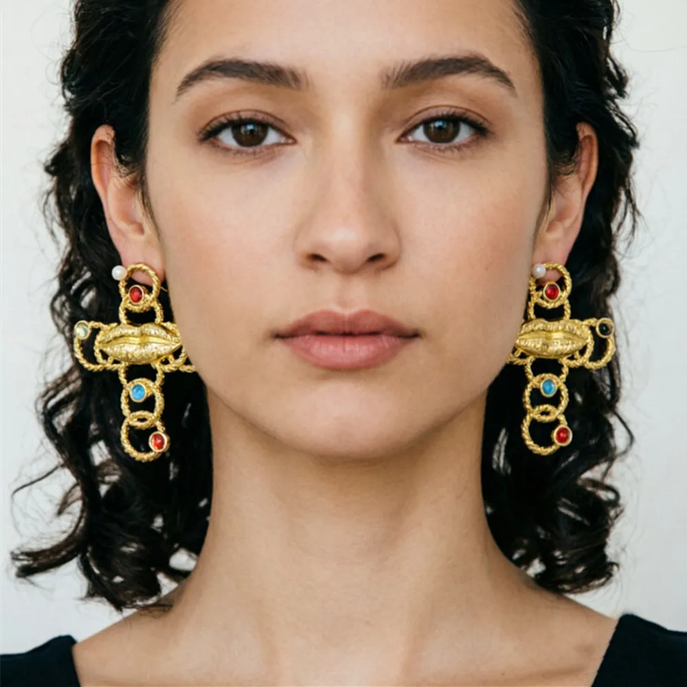 Übertriebene, mehrfarbige Perlen mit Metalllippen, Kreuz-Ohrringe für Damen, Schmuck, modisches Kleidungsaccessoire