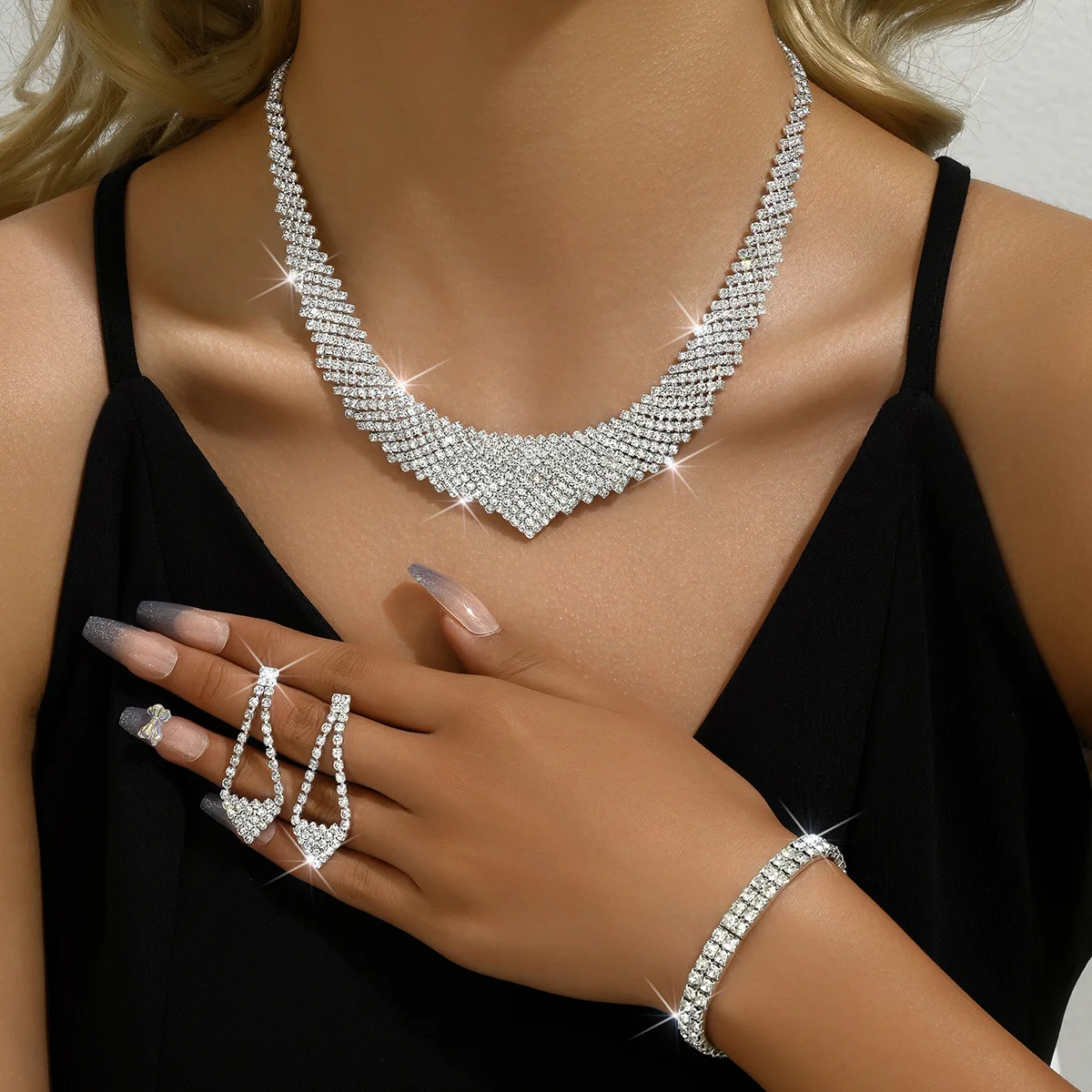 

Elegant Clear Crystal V-Shaped Choker Necklace Earring Bracelet Set, Shiny Fashion Jewelry for Nightclub