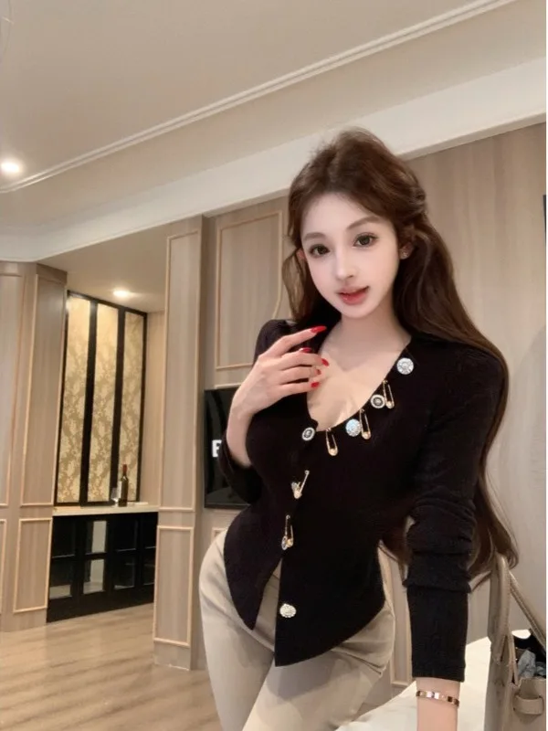 

Сексуальный облегающий вязаный топ с V-образным вырезом, модная женская одежда, бренд Nicole Rose, с длинными рукавами, стандартной длины.