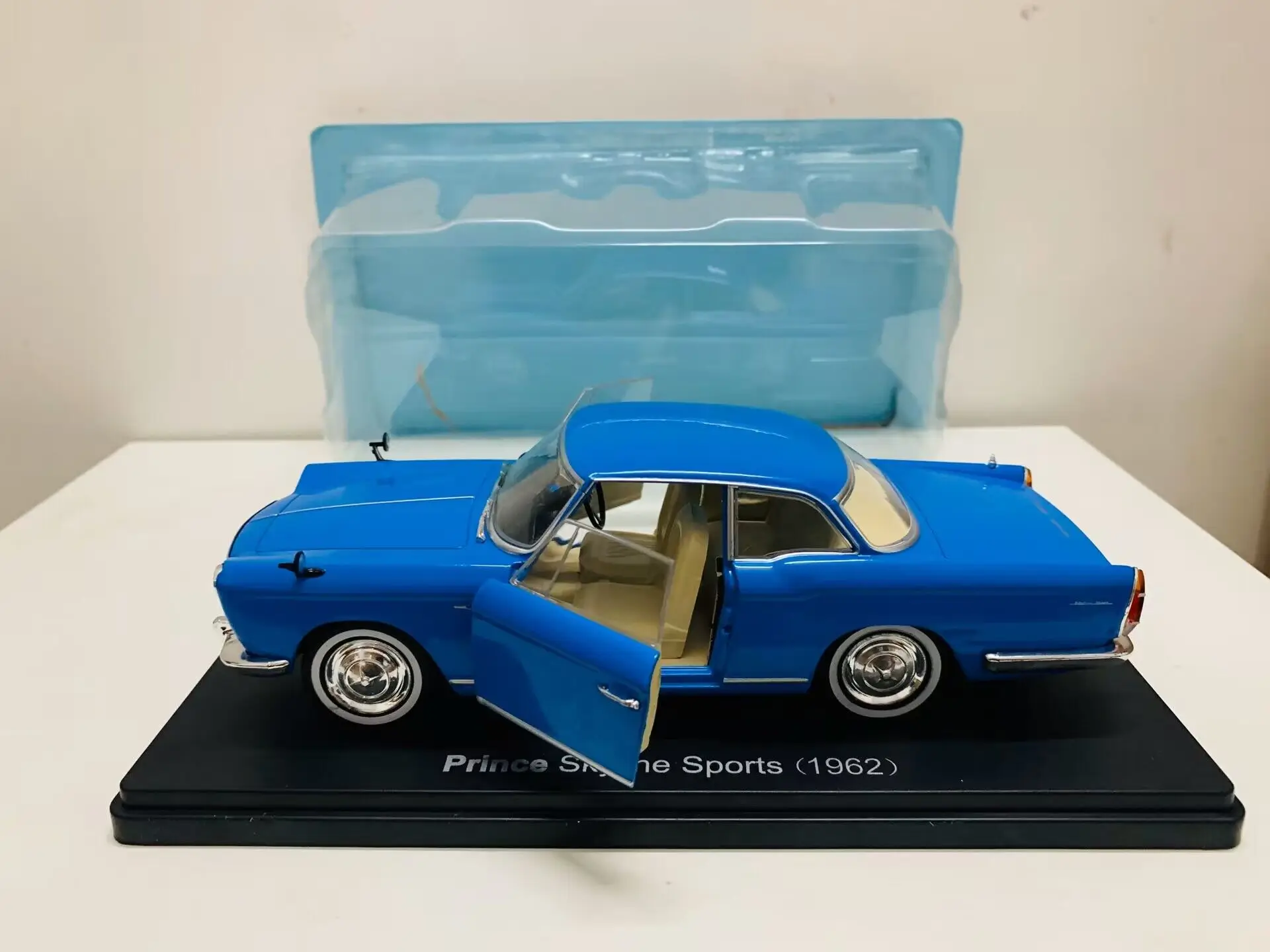 

Prince Skyline Sports 1962, синяя 2 открывающиеся двери, масштаб 1:24, литой под давлением автомобиль, Новинка