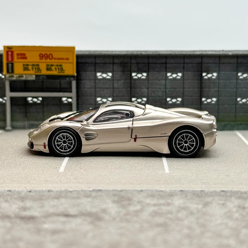 In stock 1: 64 new item, Utopia, champagne gold color, with a removable back cover, alloy static car model,  as a gift.