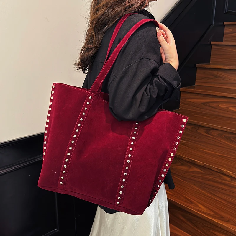 

Solid Color Shoulder Bag Fashion Willow Nail Large Capacity Handbag Versatile Casual Women's Bag 2025 Autumn New Shopping Bag