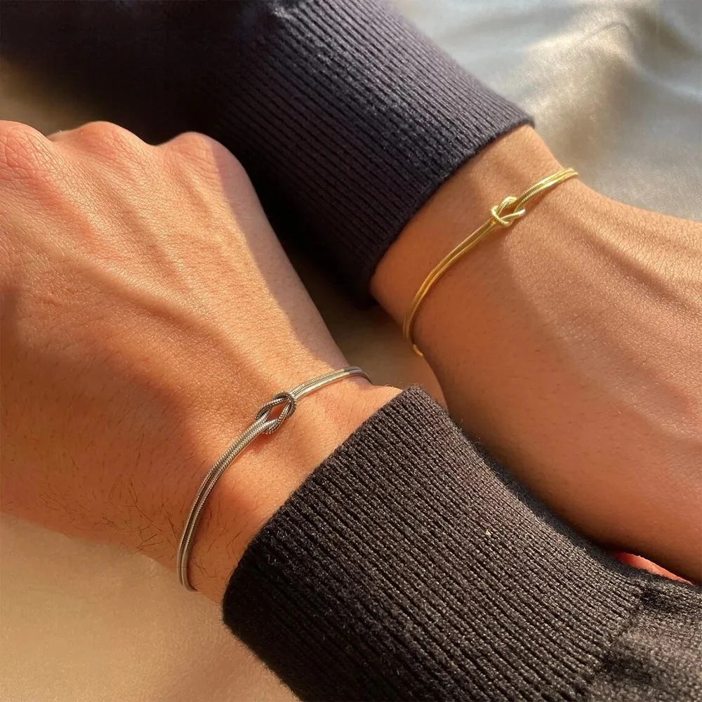 

European and American Style Knotted Snake Chain Bracelet Couple Set Creative, Simple, Fashionable, Light Luxury Couple Bracelet
