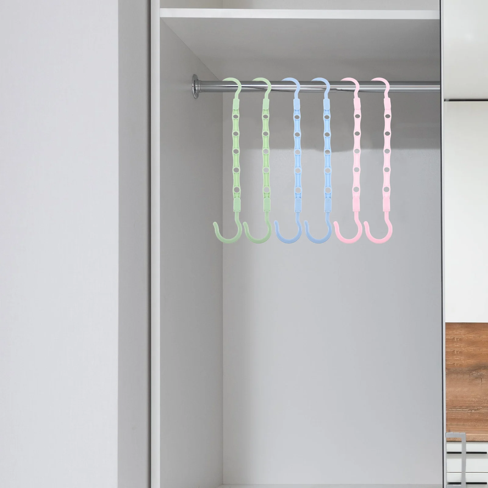 

6pcs Windproof Clothes Hangers Foldable PP Material Rotatable Porous Large Capacity Closet ganizer Space Saving Wardrobe Storage