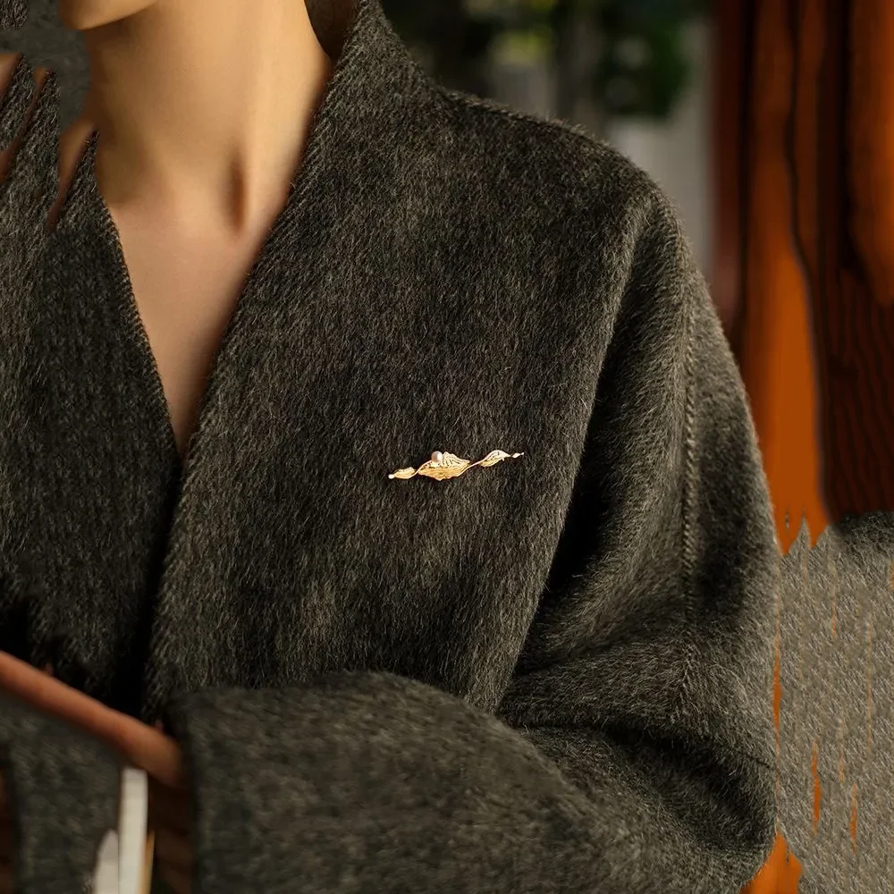 

Роскошная нерегулярная брошь с жемчугом и кристаллами Moutain River, женский съемный аксессуар для костюма, желтый тон, металлический дизайн, зажимы, булавка