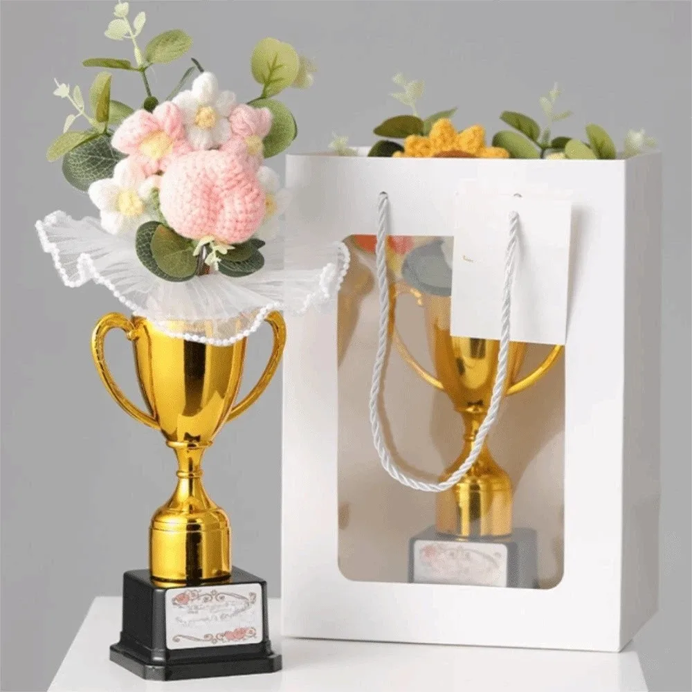 Delicate Flower Adornment Graduation Season Ornament Trophy-Shaped Base Elegant Appearance Teacher Appreciation Keepsake