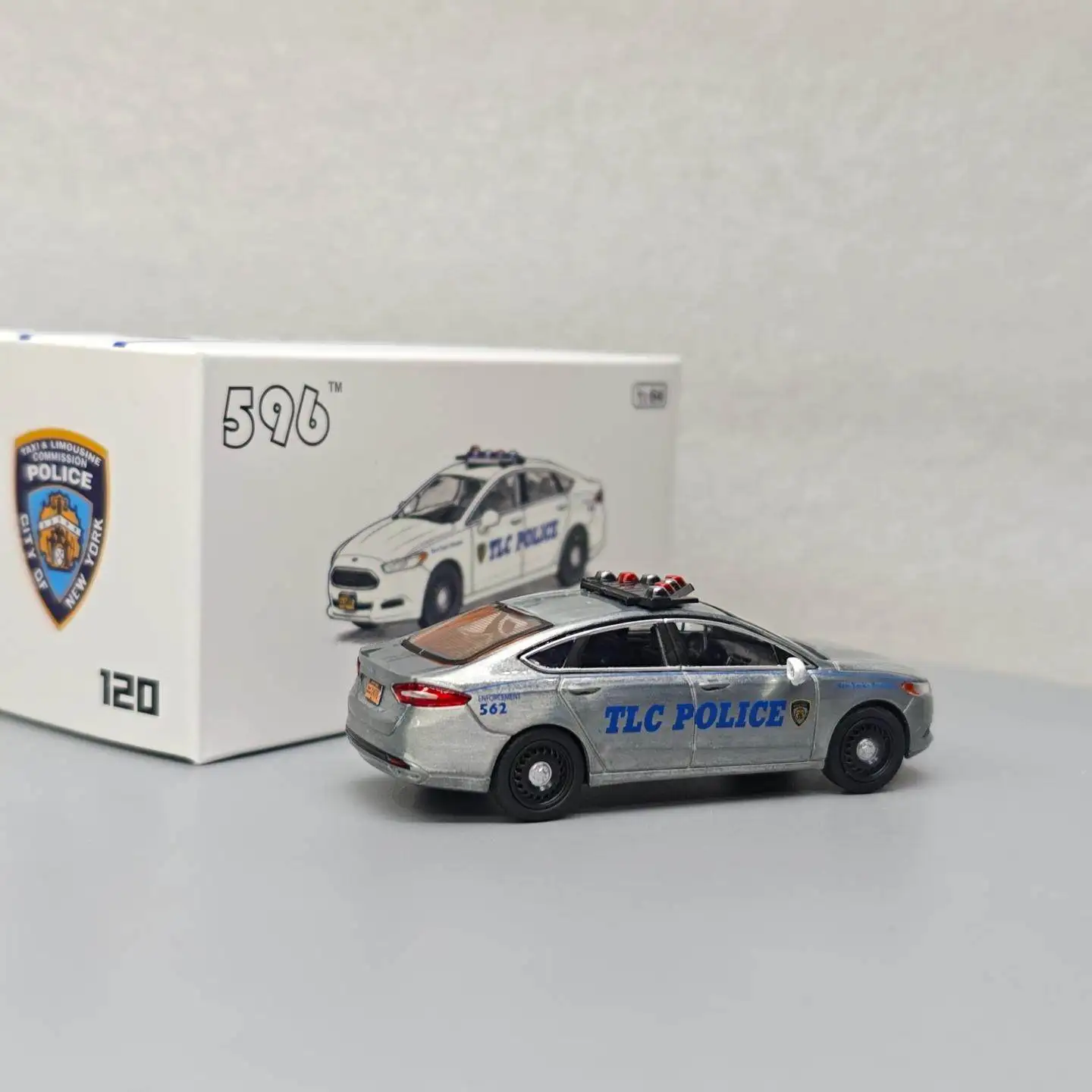 

596 1:64 Mondeo TLC Police Simulation Alloy Mini Car Model Hobby of Collecting Toys and Gifts Decoration