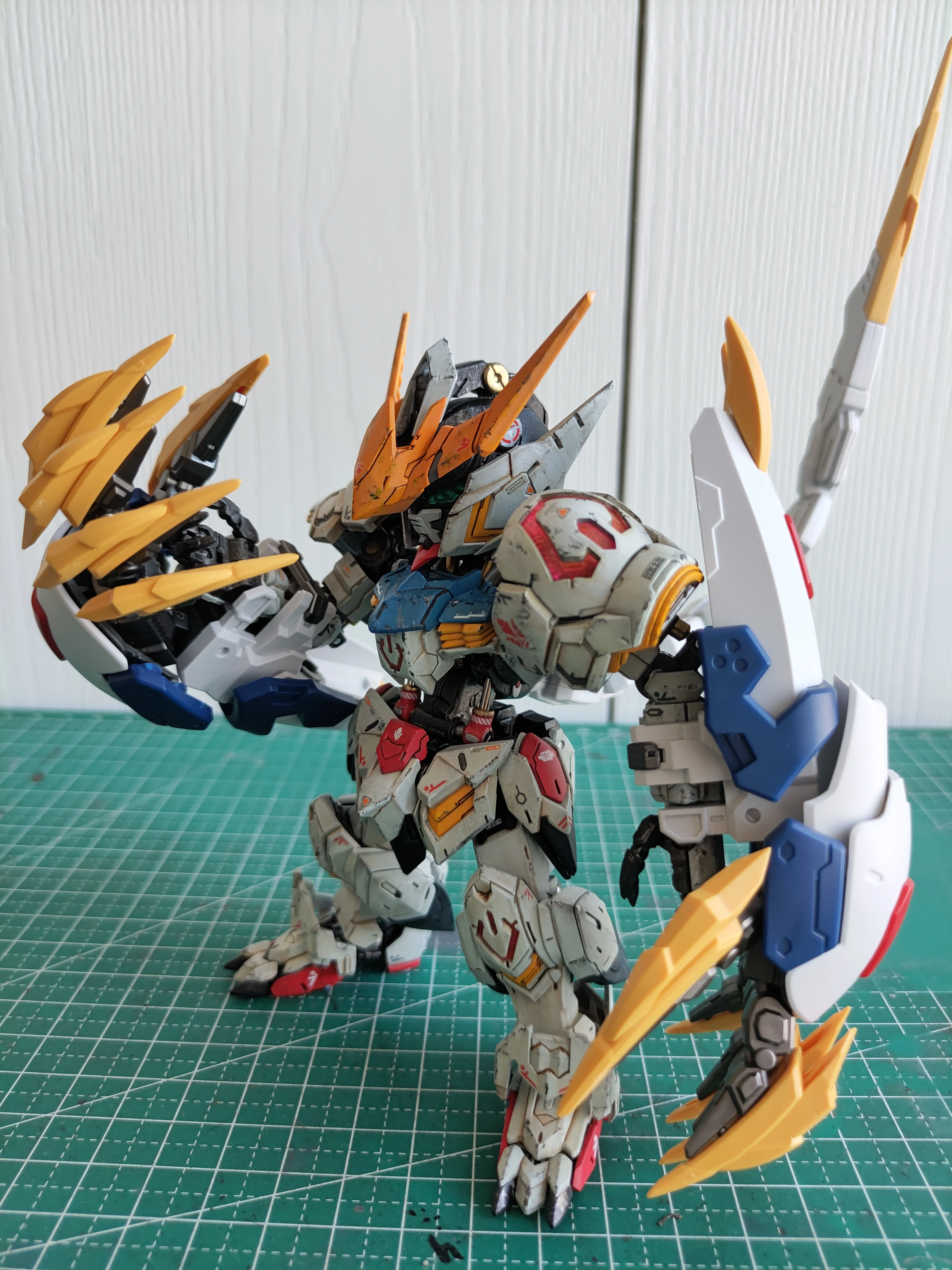 MGSD Barbatos 조립 모델 키트 및 늑대 왕 거대한 발톱 액세서리 제로 계획 액션 피규어 소장 장난감