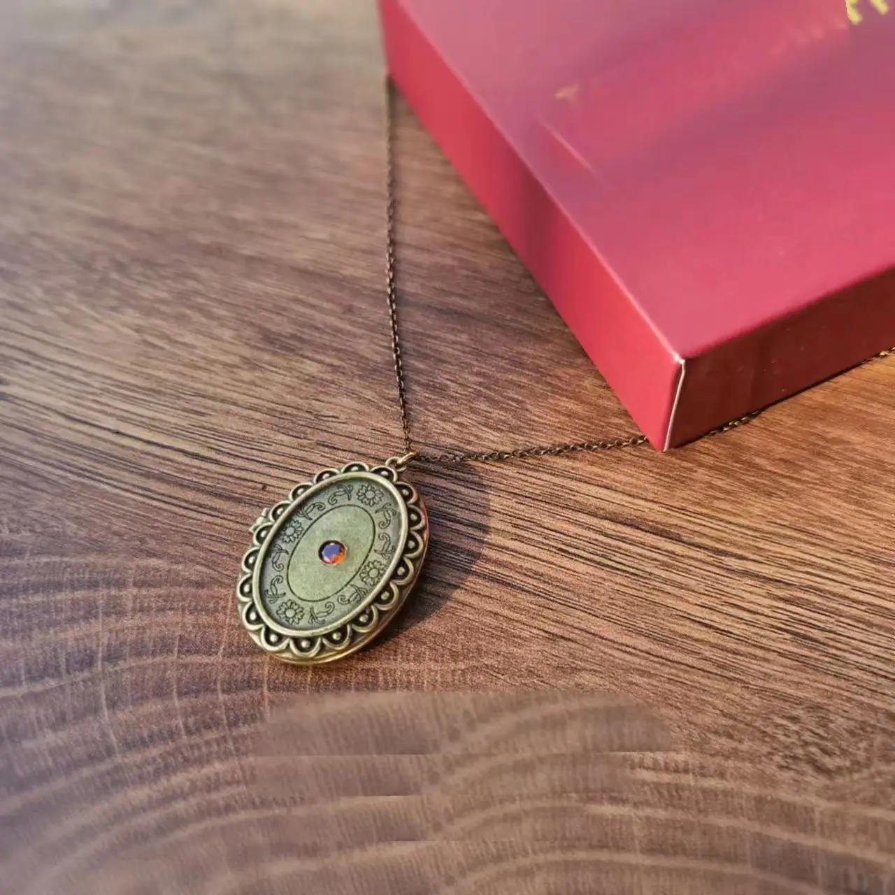 

Star style peripheral All Too Well retro style palace carved sweater necklace set