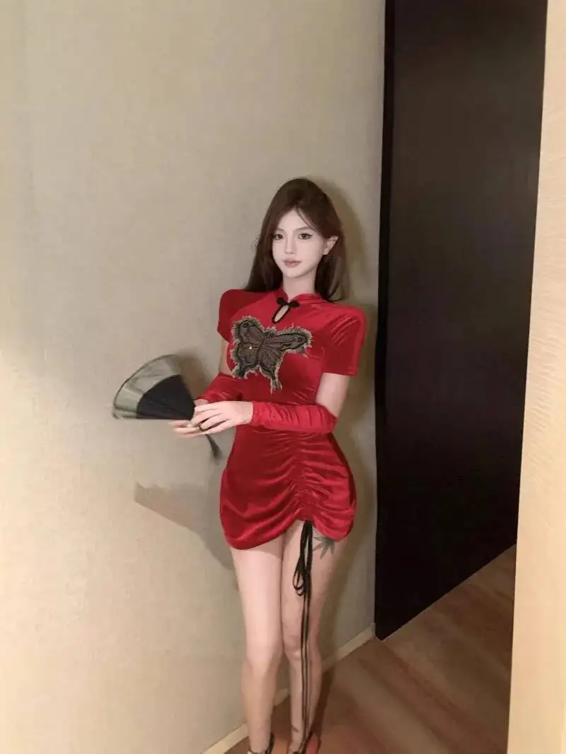 Sentido del diseño: nuevo Cheongsam chino Navidad rojo de manga larga ajustado Irregular moda picante vestido de niña elegante PBC8