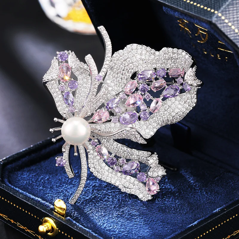 Элегантная фиолетовая розовая брошь-бабочка с натуральным жемчугом и контрастным цирконом, аксессуары, корсаж