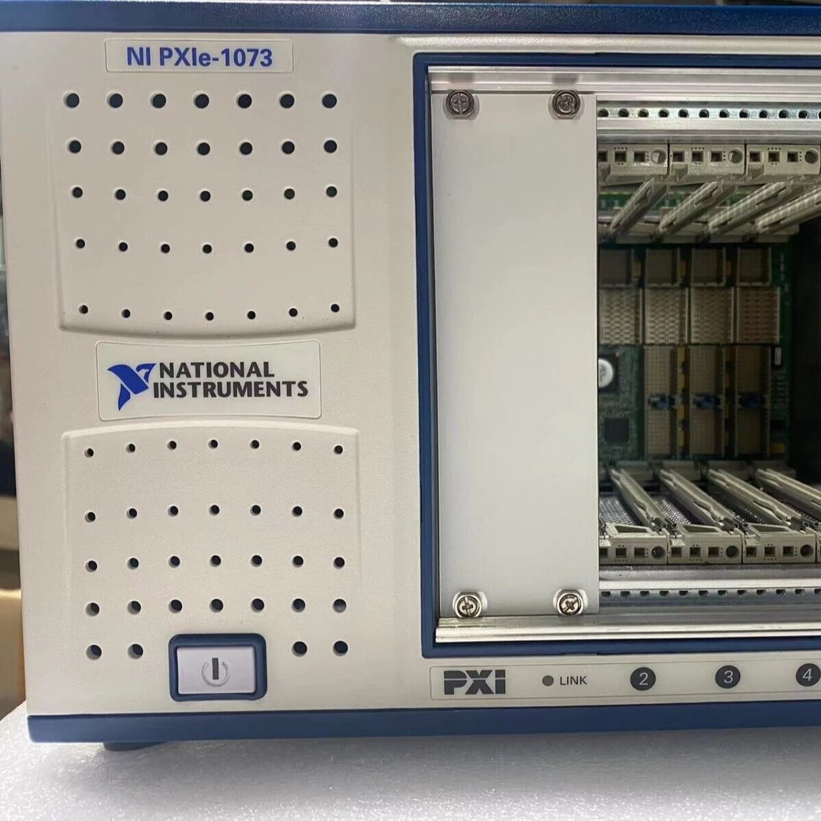 National Instruments NI PXIe 1073 5-Slot Customizable OEM for Test Instruments Product