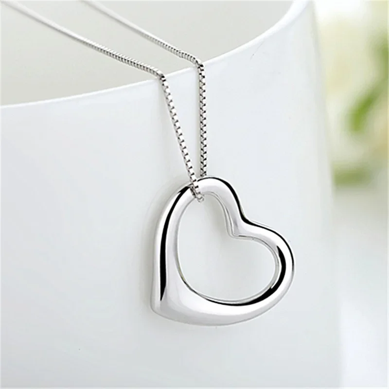 Joyería Collar chapado en plata Colgante de corazón de amor Niño Japón y Corea Collar con colgante de corazón de melocotón Regalo del día de San Valentín