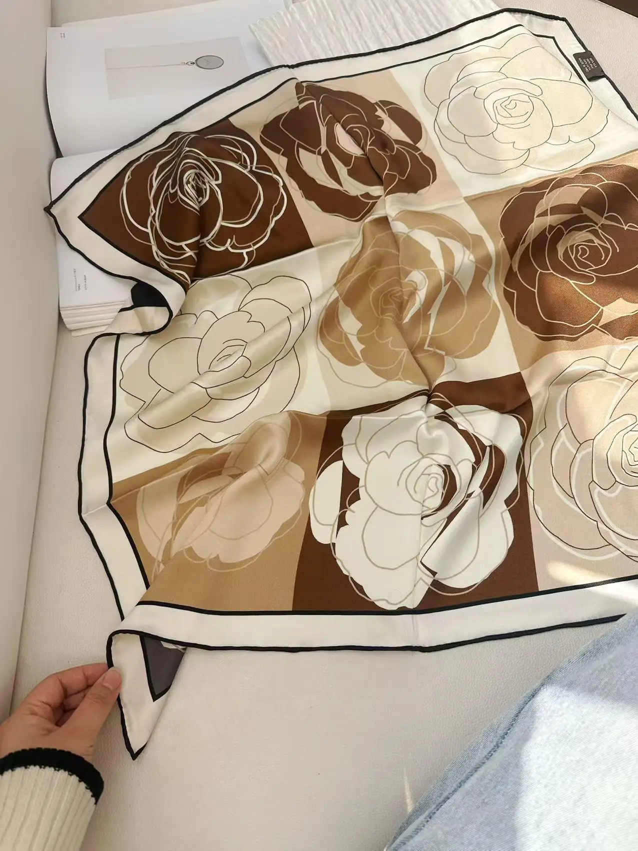 high-quali-double-sided-silk-cysanthemum-patterned-scarf-70cm-23-momme-warm-winter-spring-seasonal-faionable-accory