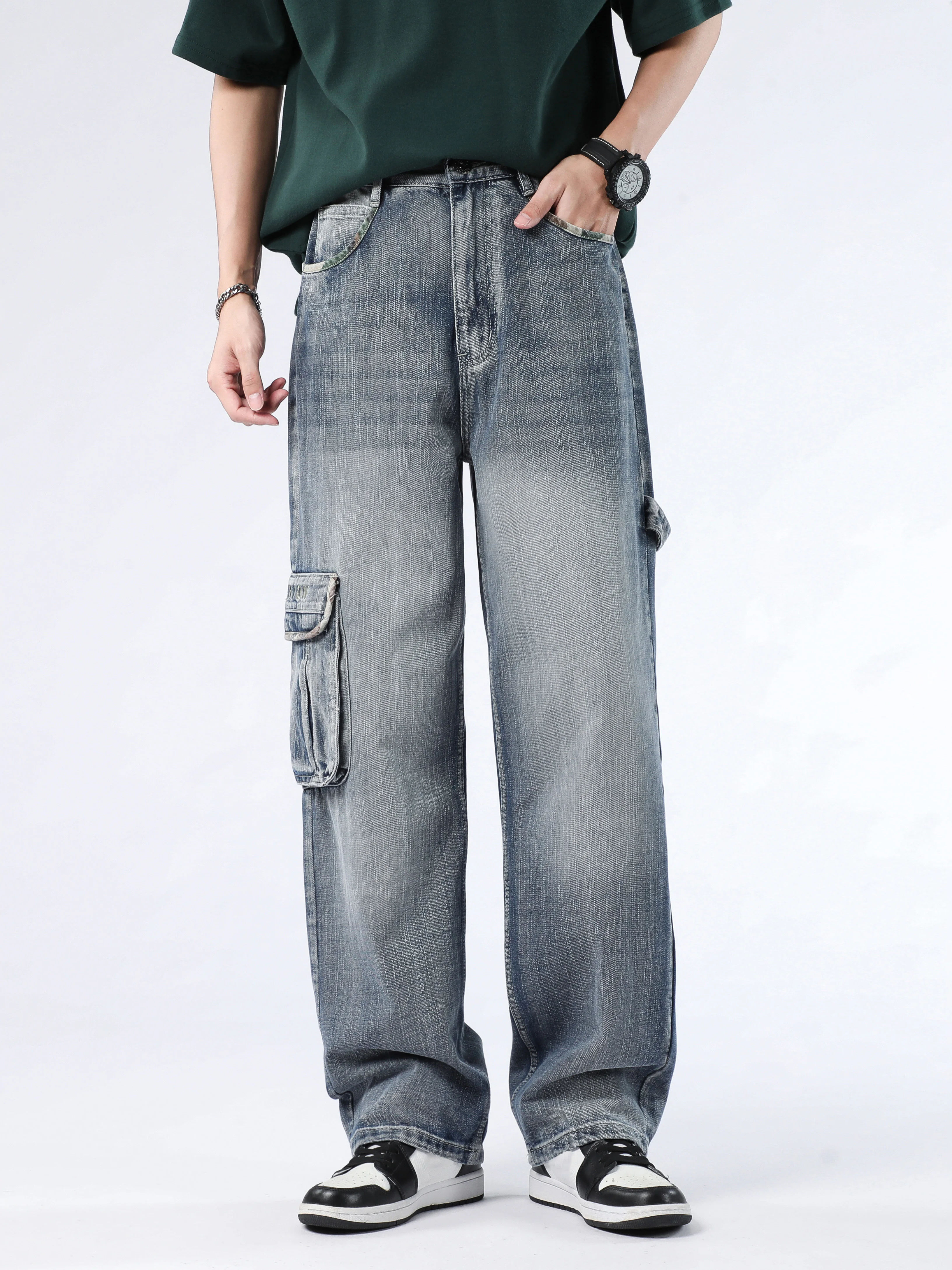 

CHICVOY Men's multi-pocket jeans are loose and fattened, and the trend of hip-hop skateboard pants is increased