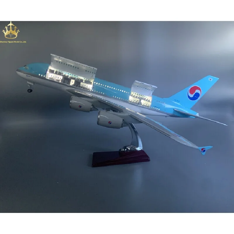 

Модель самолета Korean Air Airbus A380 в масштабе 1:160 с открывающимися дверями, светодиодной подсветкой и выдвижным шасси - детализированная статическая модель для демонстрации ﻿