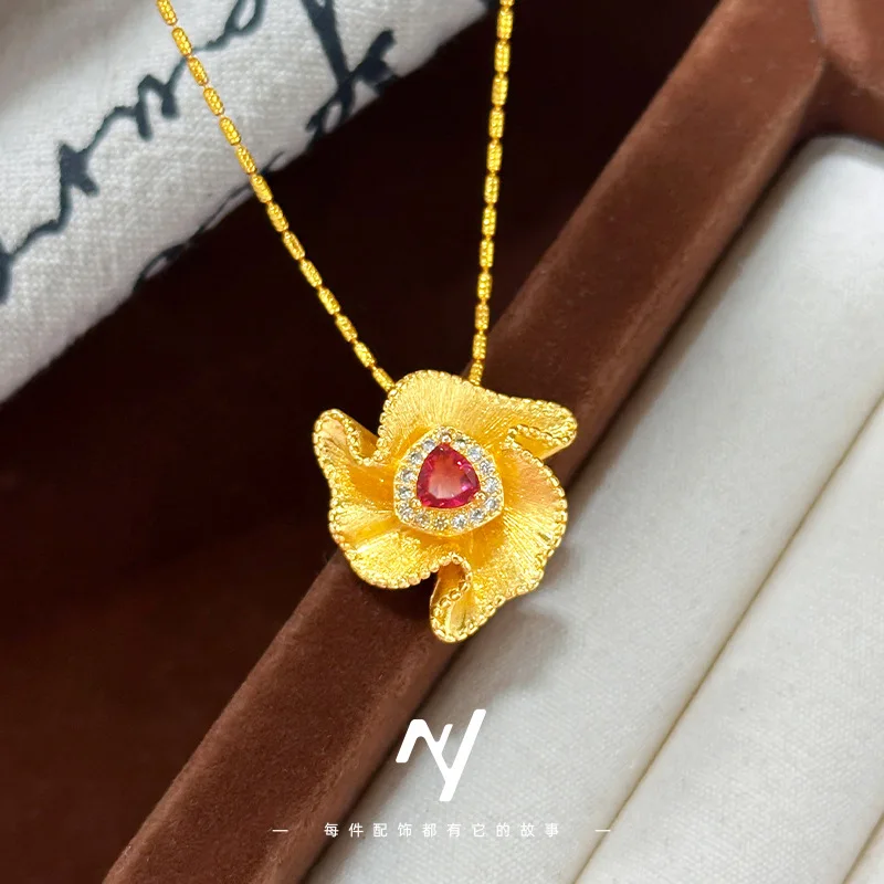 

Light Luxury Niche Design Vitage Retro 9999 24K Real Gold Brushed Irregular Fold Ruby Ruby Micro-set Pendant Necklace