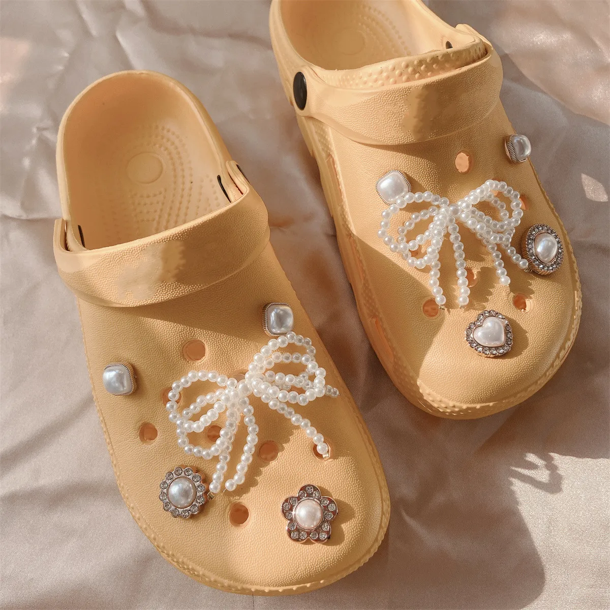 Fashion Xiaoxiangfeng Series Hole Shoe Charms Decoration Shoe Buckle Creative Pearl Bow DIY Shoes Flower Accessories