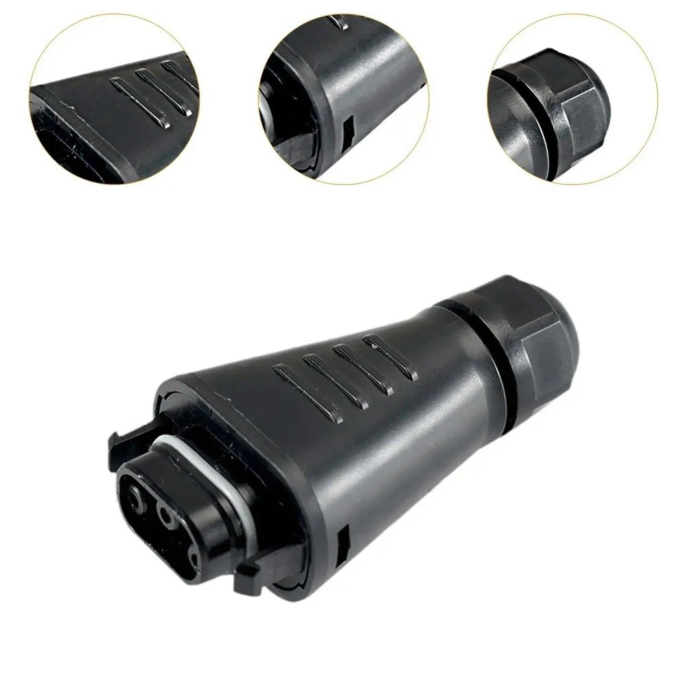 3 Pin BC05 Field Connector for Solar PV Installations IP68 Rated for Harsh Environments PP Material 13.5 cm x 3.8 cm x 2.5 cm