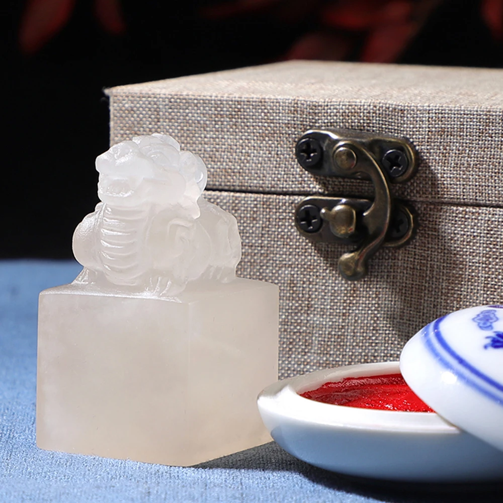 

Штамп с именем на заказ и сумкой для хранения Чернильная подушечка в китайском стиле «Храбрые войска Кирин» Именные печатки белого цвета из натурального камня Персональная печать