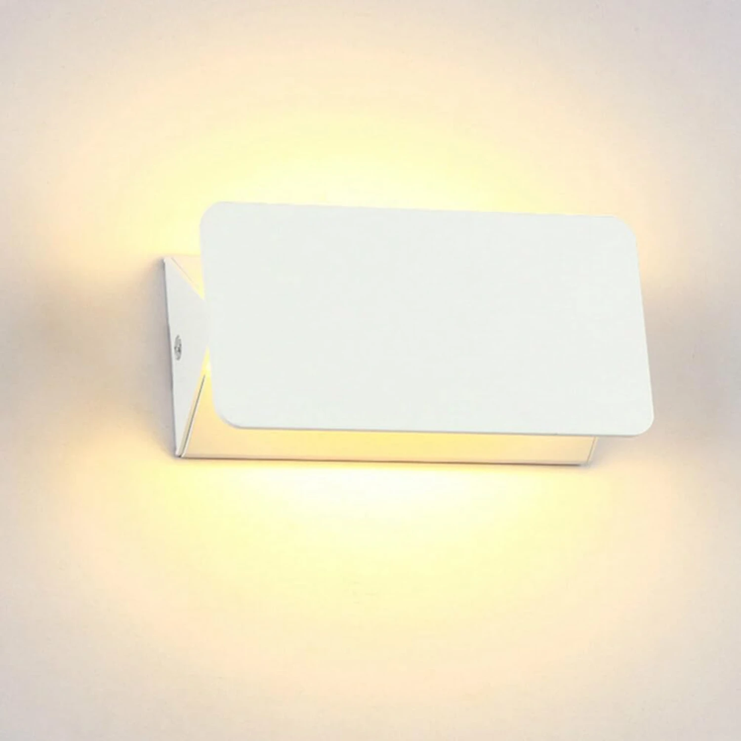 

Luxe high-end LED vanity wall light to elevate your home decor and create a modern, stylish ambiance. Sophisticated, elegant, an