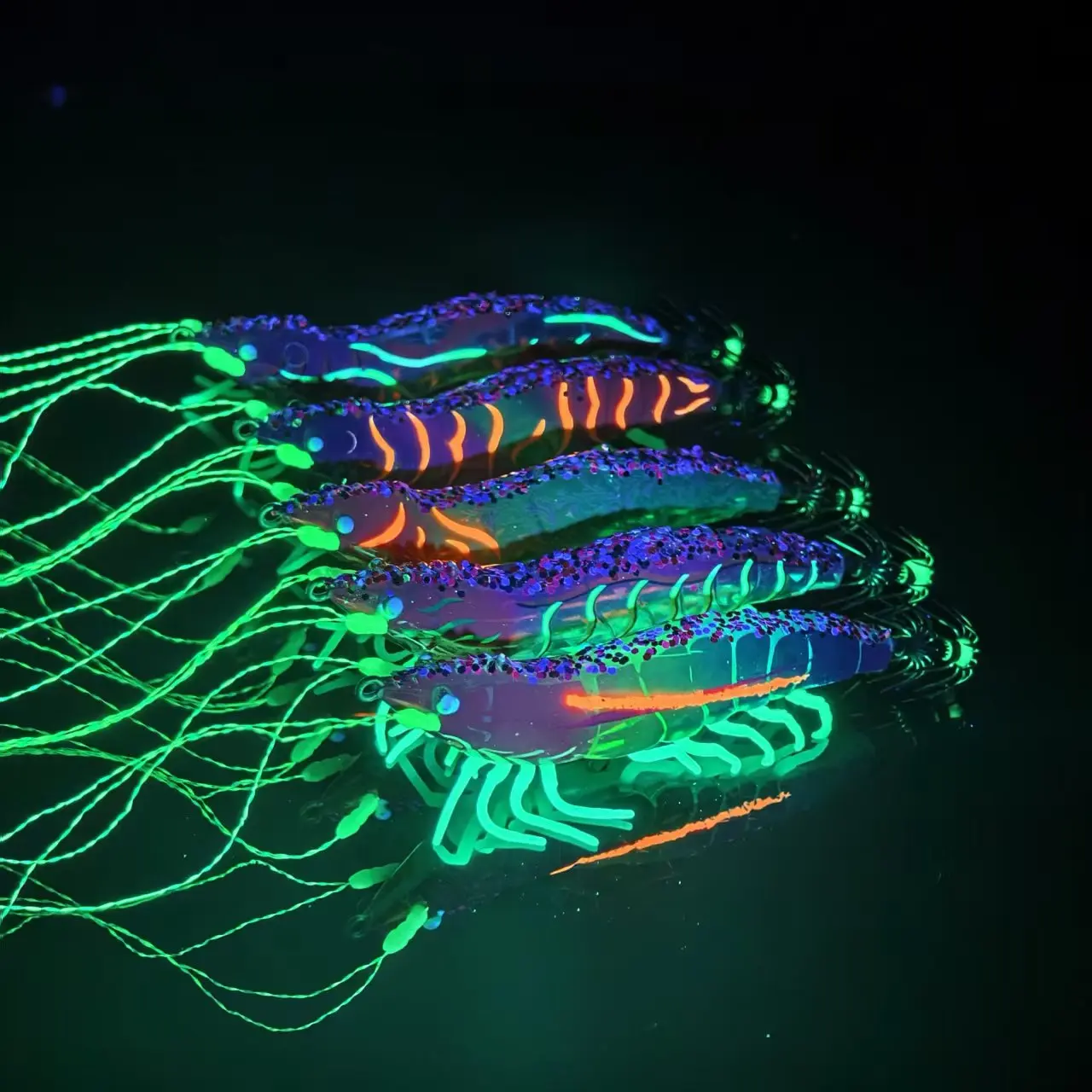 5-teiliges Garnelen-Egi-Tintenfischköder-Set, UV- und leuchtend glitzernde segmentierte Garnelenköder mit weichen Füßen für Salzwasser-Nachtangeln auf Tintenfische – Detail 3