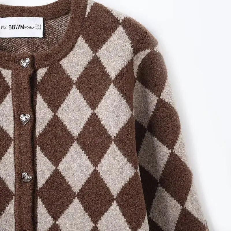 Fashion autumn and winter new women's sportswear diamond patterned jacquard knitted jacket casual round neck pocket knitted card