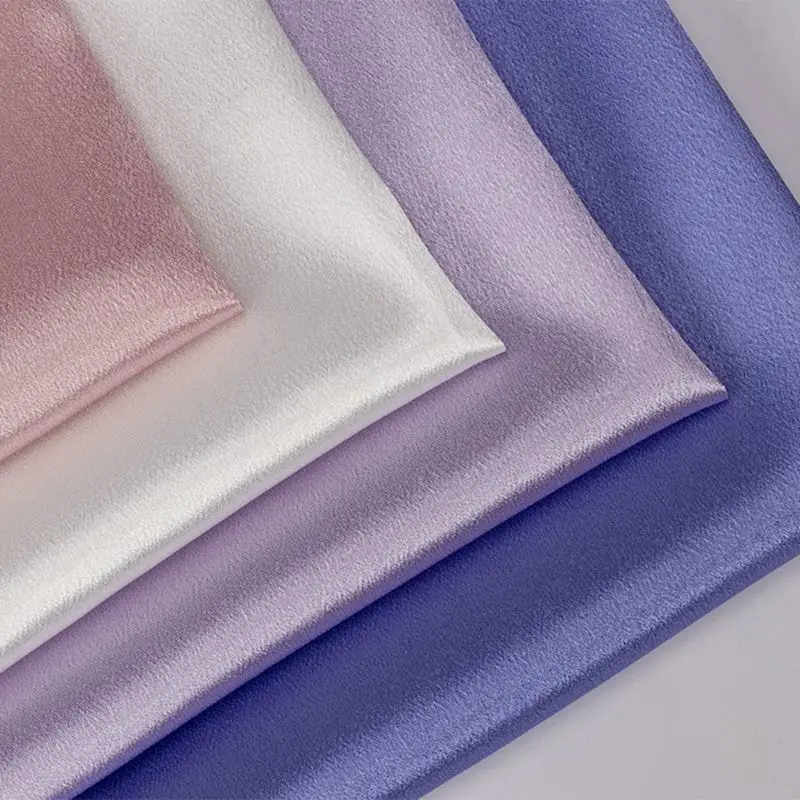 

Яркая однотонная металлическая атласная ткань с жемчужным эффектом и кристаллами, подходящая для свадебных платьев, торжественных платьев и дизайнерских тканей.