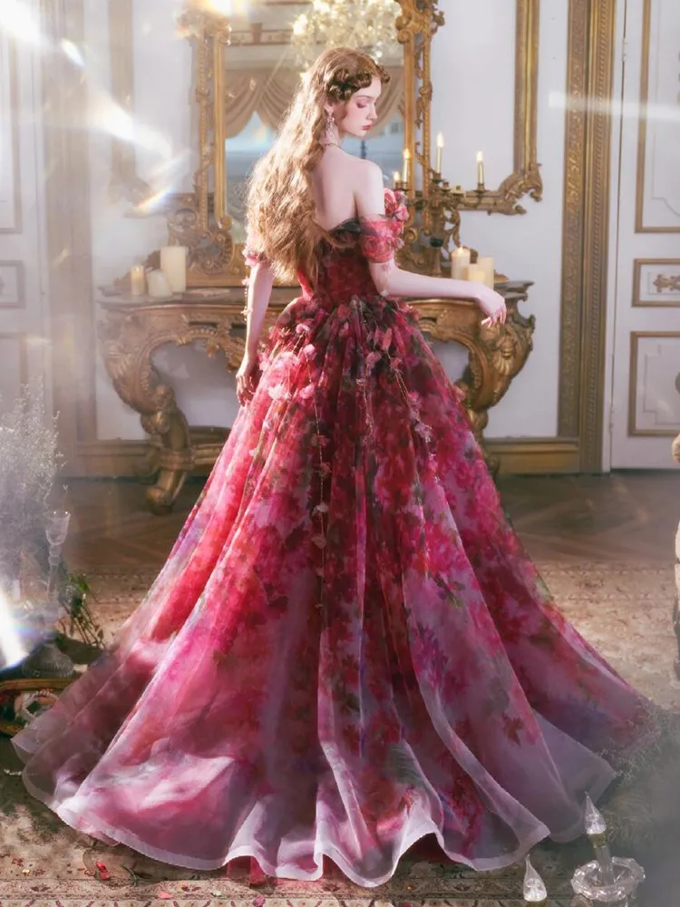 Een nieuwe bloemenproosterjurk met één schouder voor de prestaties van het coming-of-age ceremonie