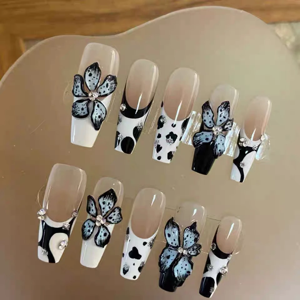 

Devil's Flower Handmade Manicure Wearing Light Luxury Internet Celebrity French Retro Spice Girl White