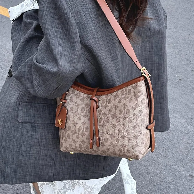 

Designer Leather Shoulder Bag for Ladies, Elegant and Timeless, Women Messenger Bag High-Quality Classic