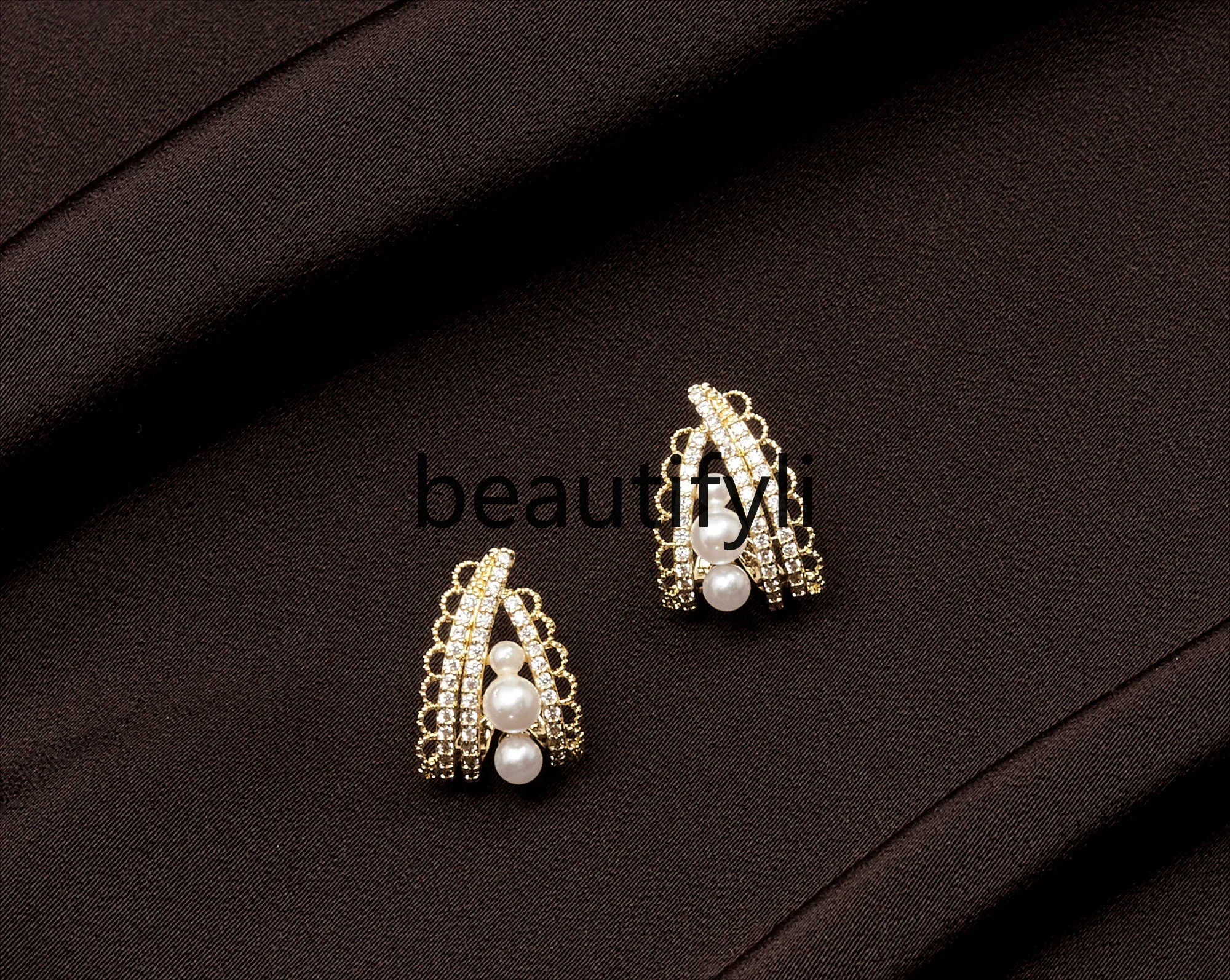 French niche unique pearl earrings light luxury high sense retro ear jewelry square round face new