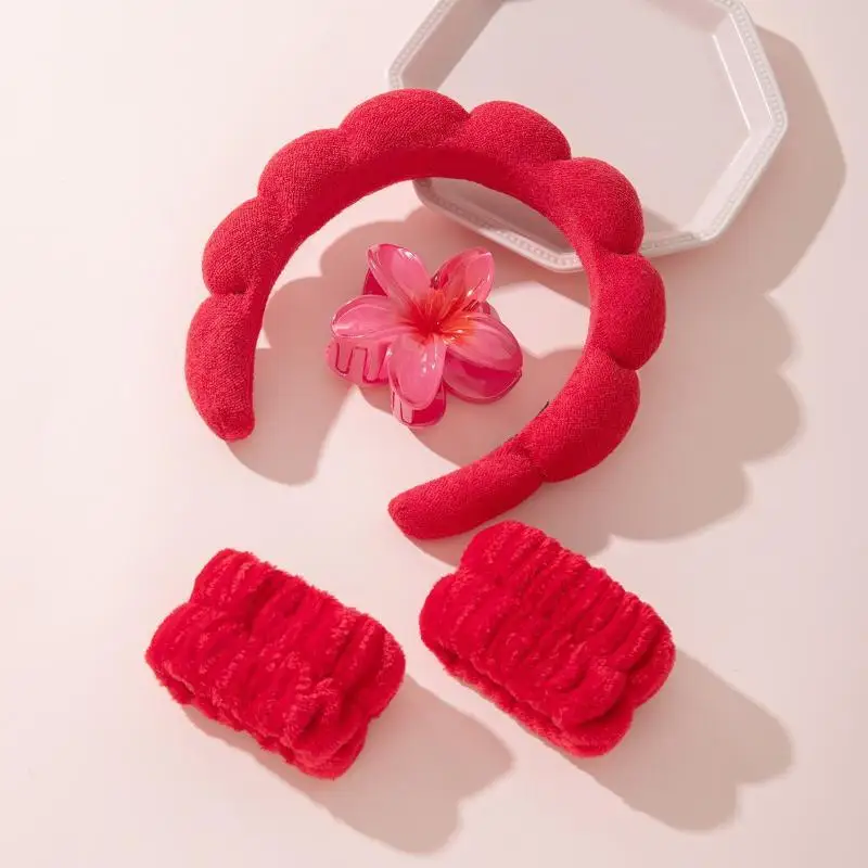 4/6-teiliges Plüsch-Hautpflege-Stirnband-Set mit saugfähigen Handgelenkbändern und niedlicher Blumen-Haarklammer für Gesichtsreinigung, Make-up und Hautpflege – Detail 3