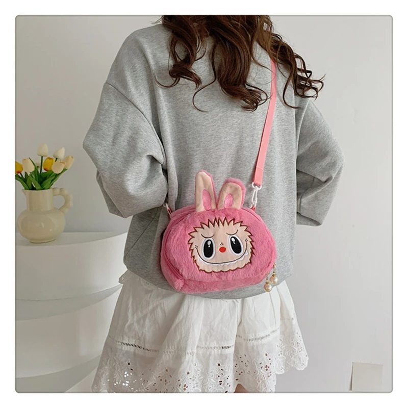 Nuova vendita calda Borsa a tracolla in peluche Labubu Borsa a tracolla in cartone animato anime Borsa da esterno carina Borsa da donna moda casual Regali per giovani ragazze