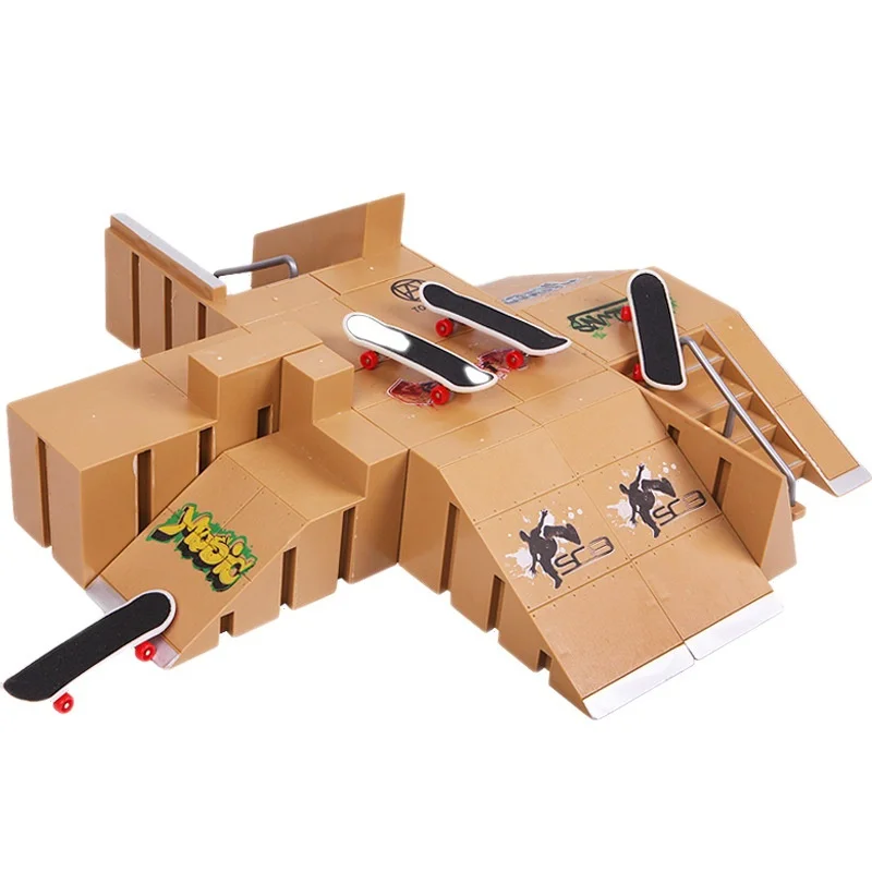 Mini tastiera Skate Park Kit Skateboard Giocattoli da dito con skateboard a 2 dita Rampa per ponte Skatepark per ragazzi e ragazze Regalo per bambini