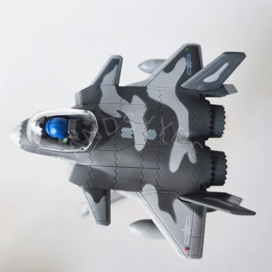 Visualizza Cartoon J-20 Q Versione Aereo In Lega di Metallo Modello di Aereo Giocattoli Per Il Bambino Aereo Con Carrello di Atterraggio Raccolta Appassionato