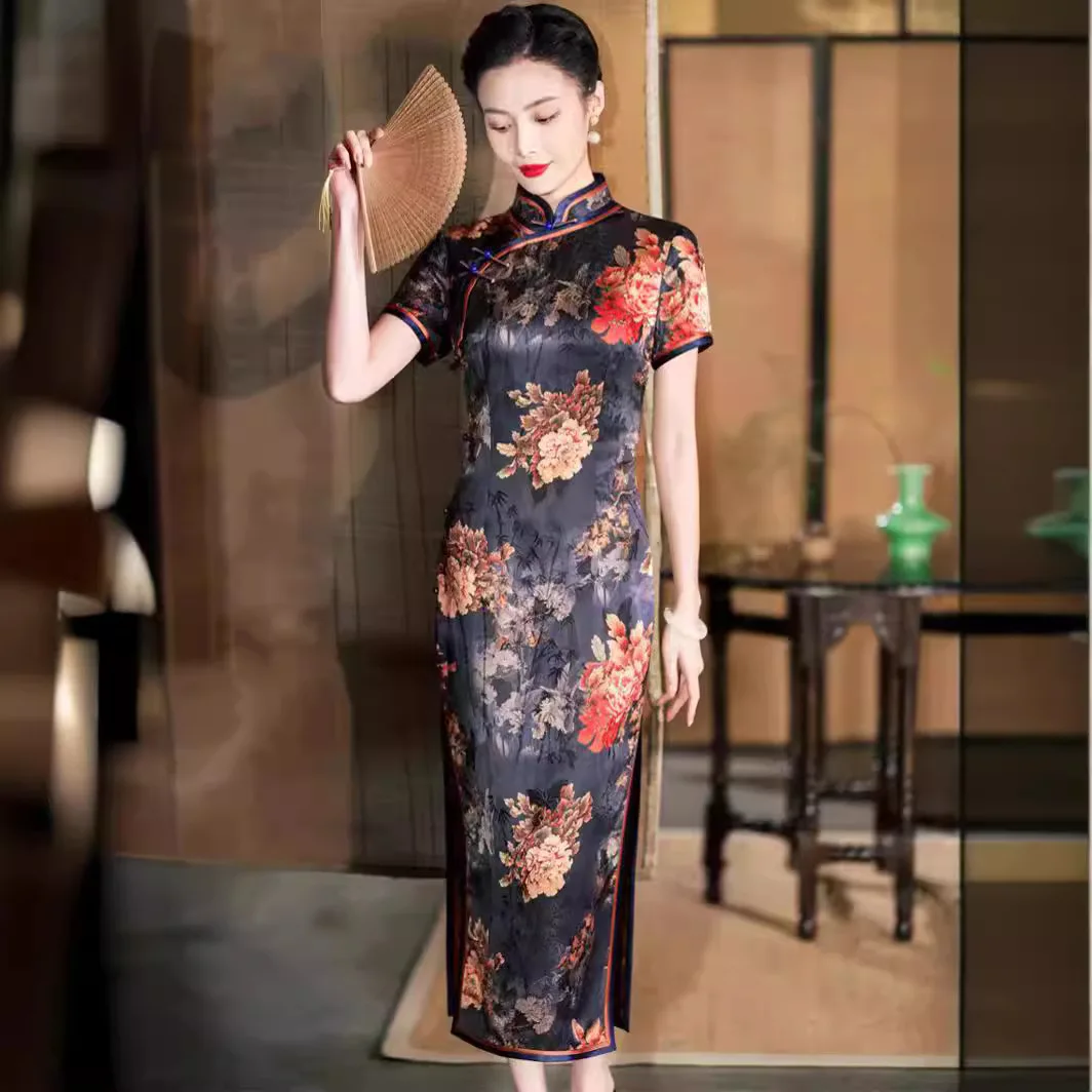 

High-End Quality Real Silk Gambiered Guangdong Cheongsam Qipao Women's Retro Dress Long Chinese Chi-Pao