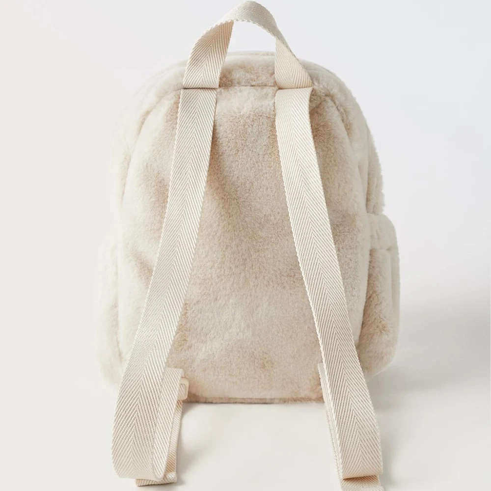 Mochila personalizada de felpa Beige para mujer, bolsa de regalo bordada con nombre, Linda zanahoria colgante, oreja de conejo