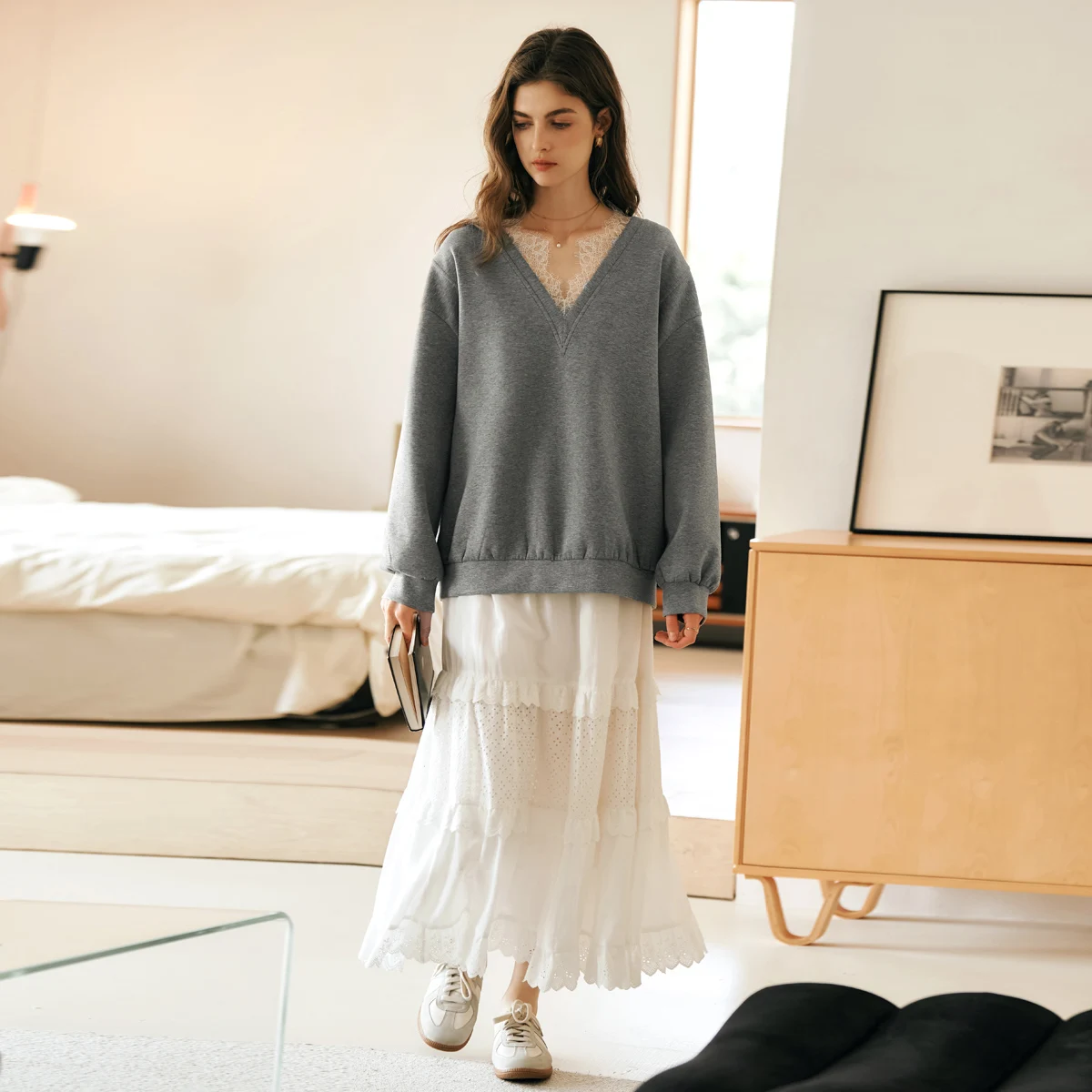 OLrain French V-neck Sweater Women's Spring 2025 New Chic Lace Loose Jumper Thin N57CR95628