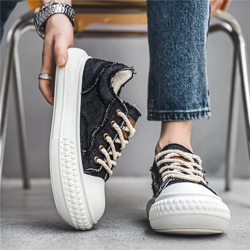 

Men Skateboarding Shoes Canvas Thick Bottom Platform Shoes Comfortable Breathable Vulcanized Shoes Casual Sneakers Student Shoes