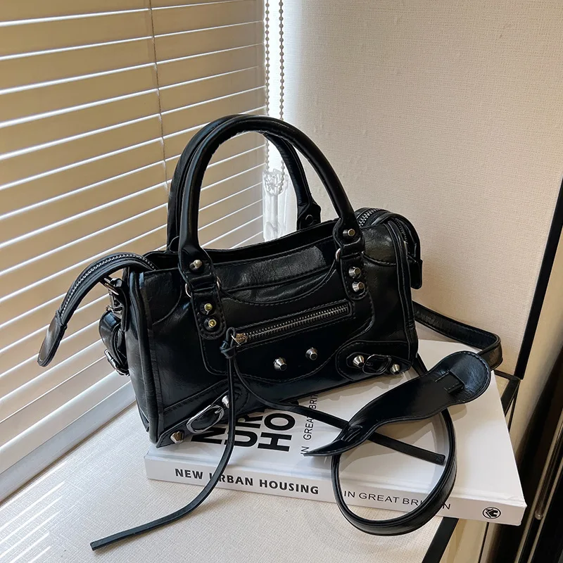 Edgy 2025, schoudertas met studs voor dames |   Unieke okseltasje |   Exclusieve crossbodytas met strass |   Biker chique handtas