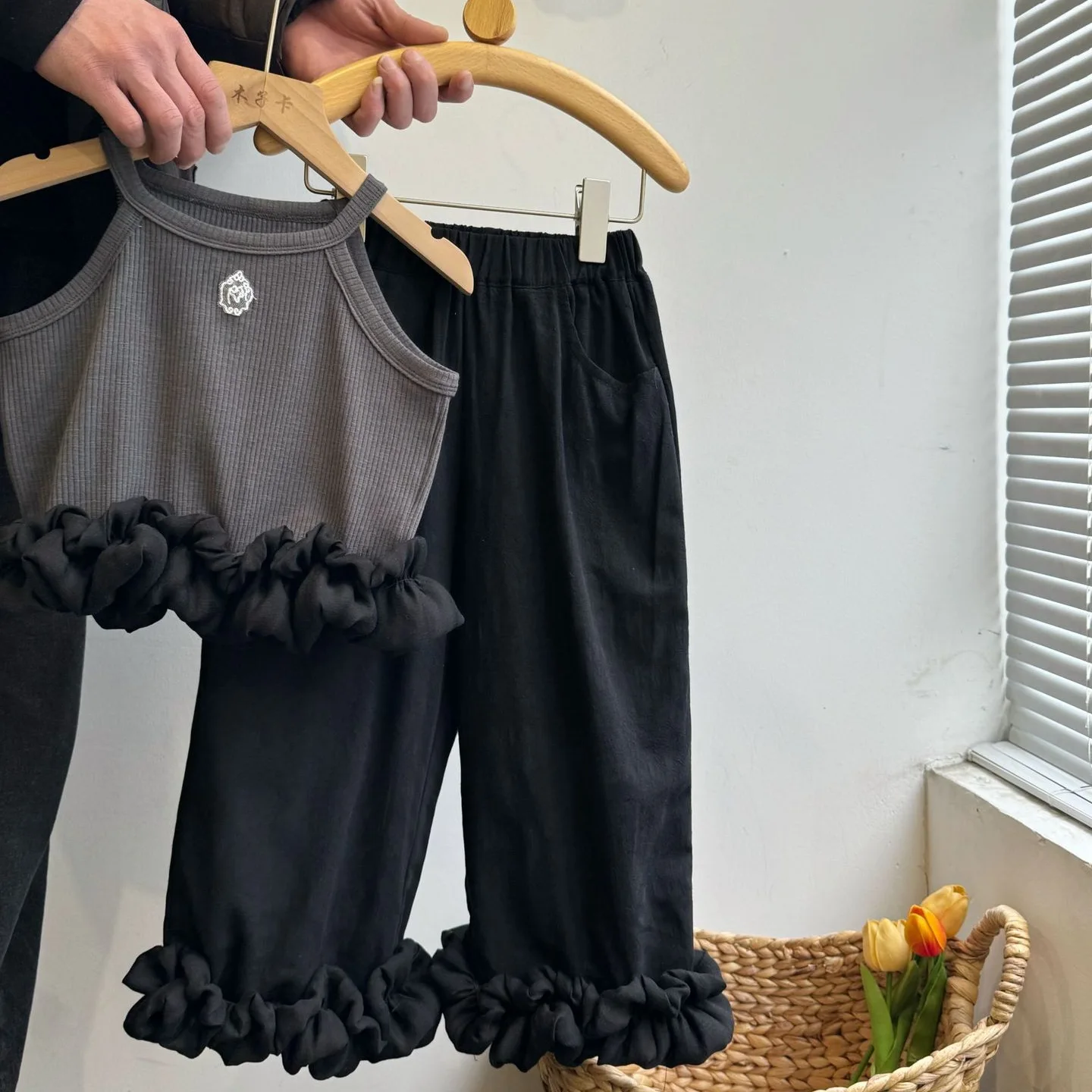 Girls Summer Set 2025 New French Beige Vest Top Long Pant Floral and Stylish Summer Style Two-piece Set