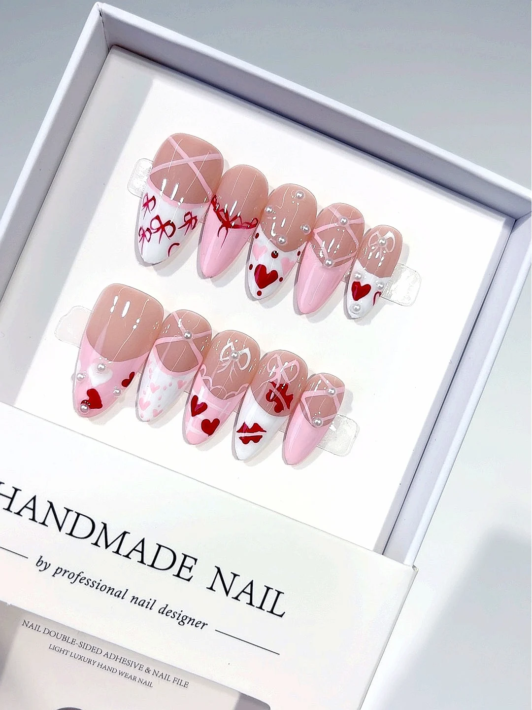 

Press on Nails — дизайн с розовым бантом и сердечками с жемчужными акцентами, романтические накладные ногти для женщин, милый дизайн ногтей (C448)