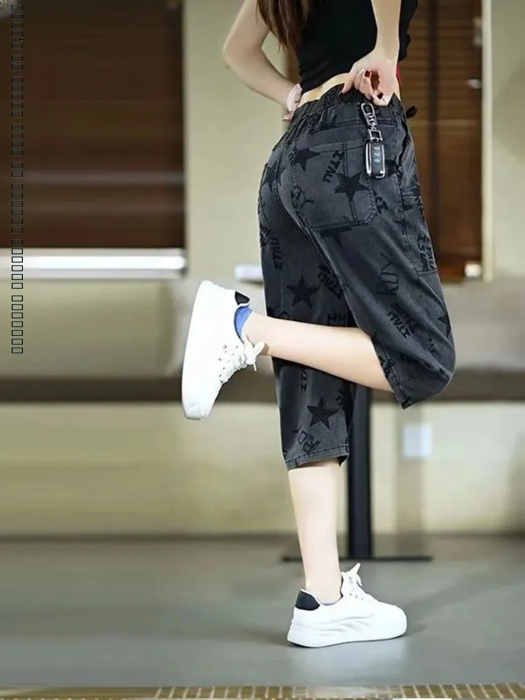 

Летние тонкие эластичные джинсовые брюки, мужские модные повседневные брюки со свободной талией на семь футов, средние брюки Six kets Faion, дышащие, высокие, Ela...