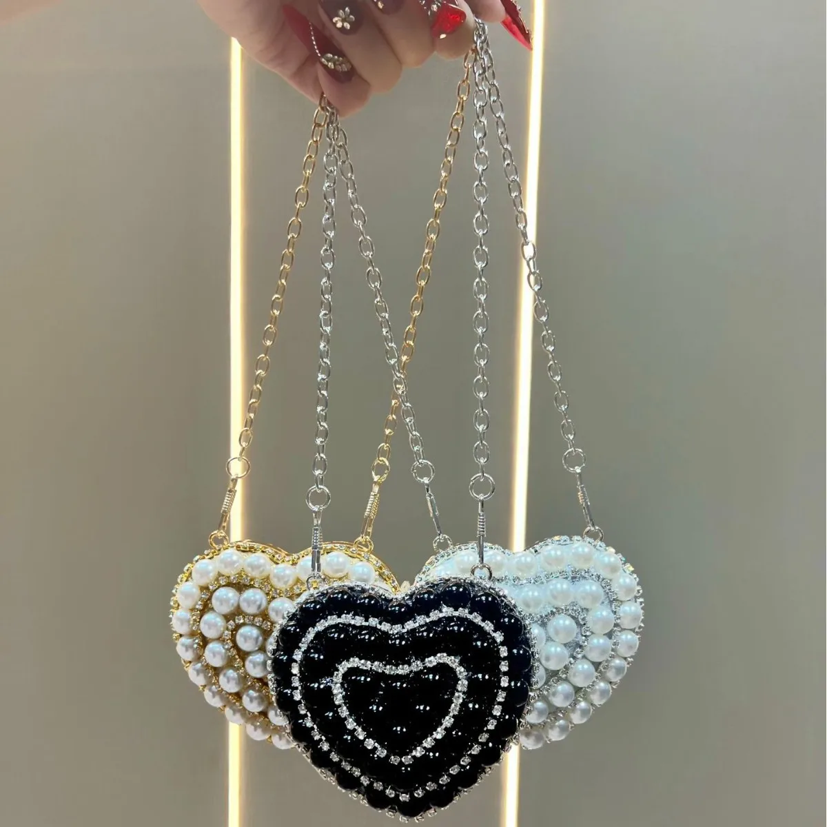 Luxury Rhinestone Crystal Clutch Purse Heart Shape Mini Handbag Diamond Chain Handle Shoulder Bag Women Wedding Evening Bags view 4