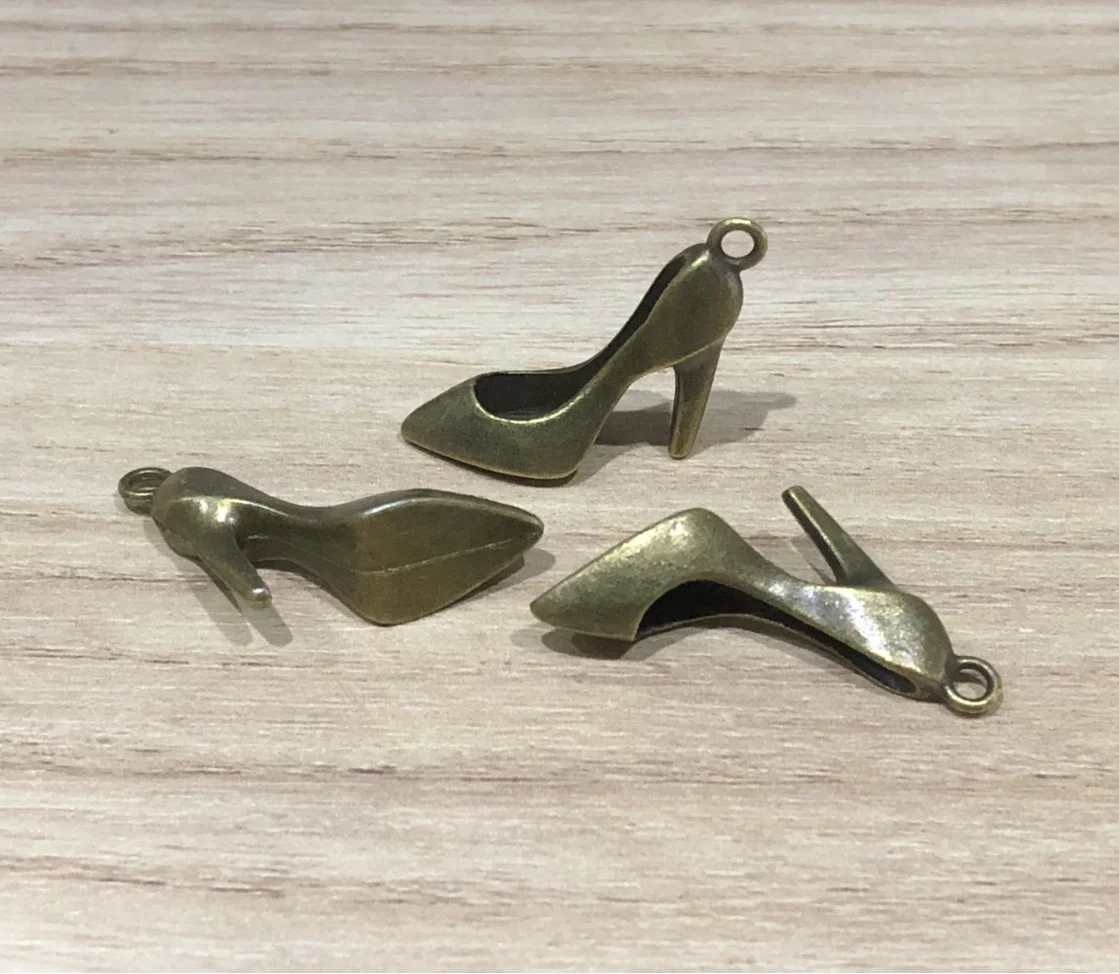 

10pcs 27*16mm Zinc alloy metal high heels design pendants for handmade HW3348